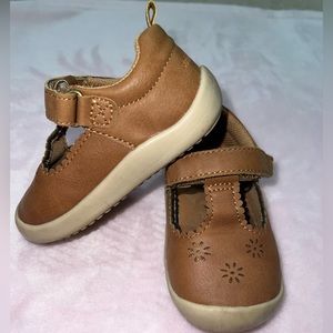 Stride Rite size 5 brown shoes. Gently used.